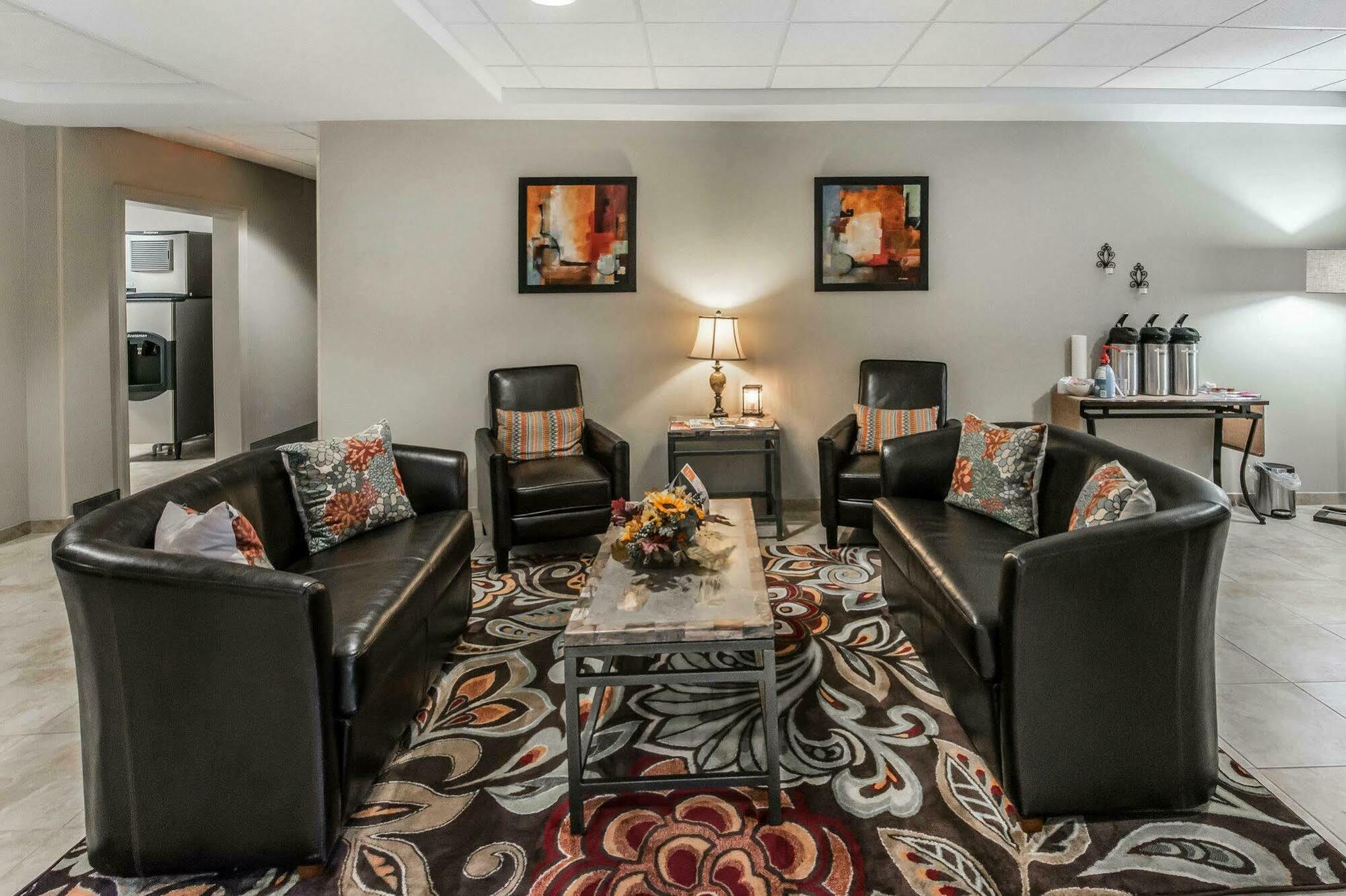 Suburban Washington, Pa Hotel
